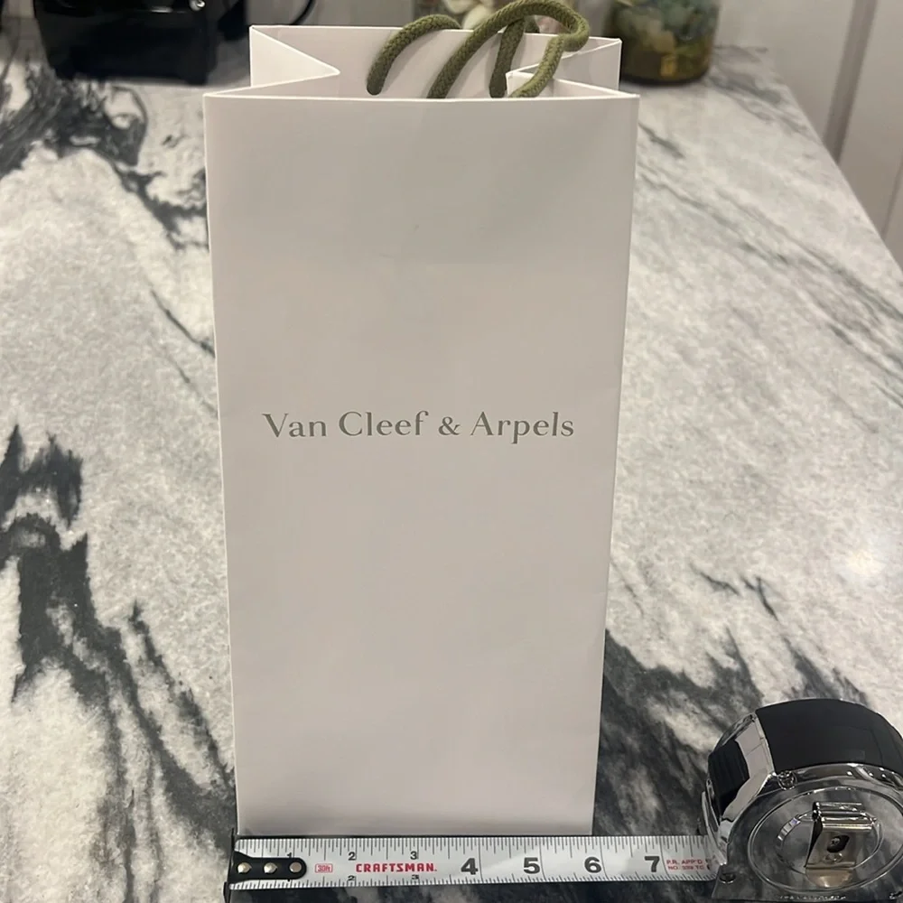 Van Cleef & Arpels shopping bag